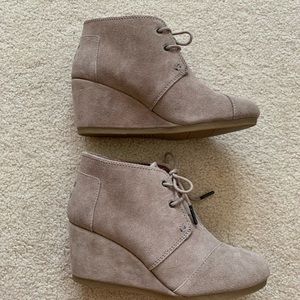Tom’s beige wedge booties